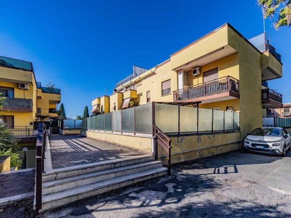 appartamento in vendita a Tivoli in zona Terme