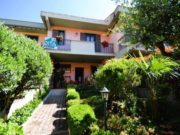 casa indipendente in vendita a Tivoli