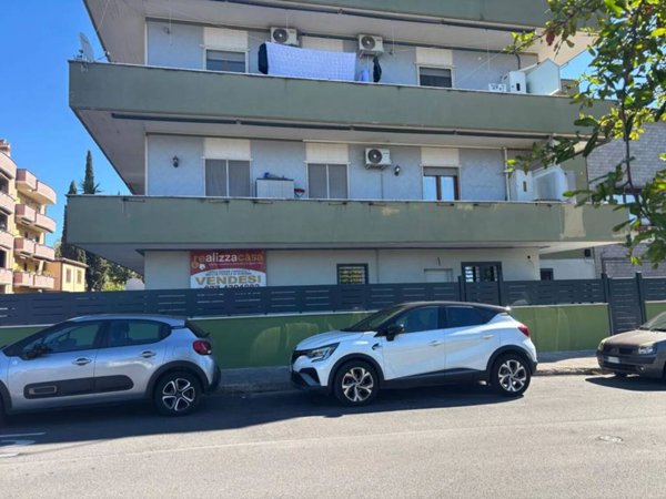 appartamento in vendita a Tivoli in zona Terme