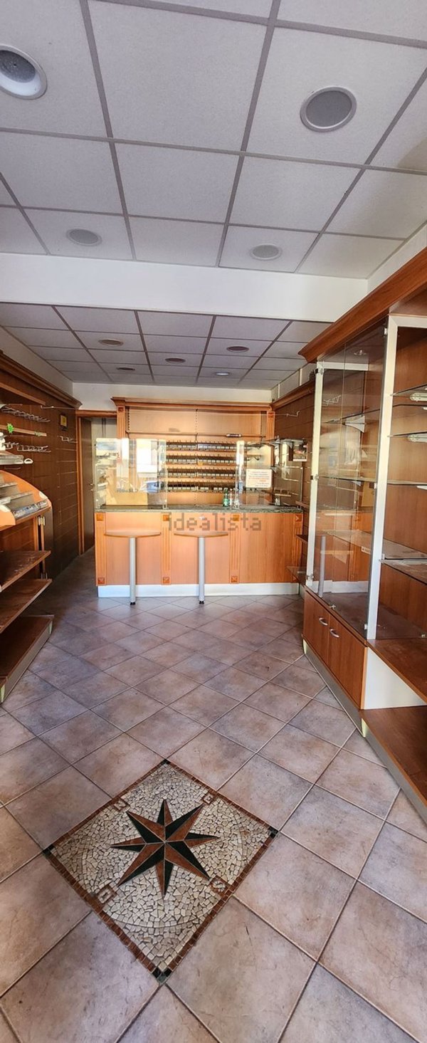 locale commerciale in vendita a Tivoli