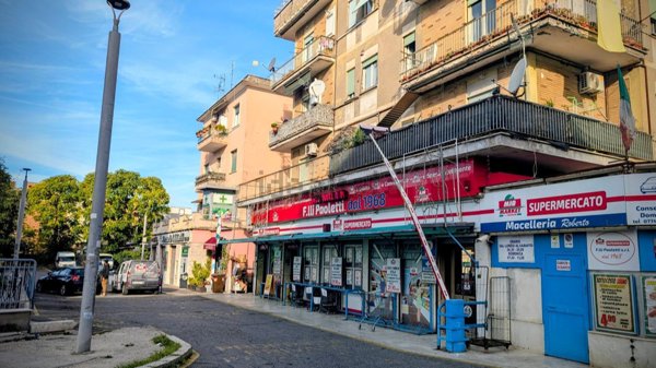 locale commerciale in vendita a Tivoli in zona Terme