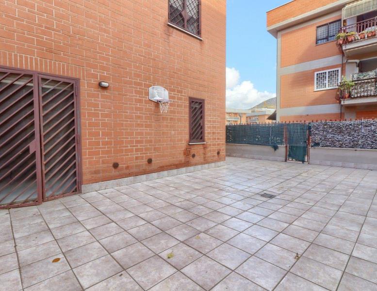 appartamento in vendita a Tivoli in zona Campolimpido