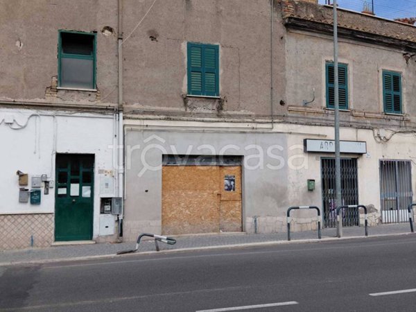 negozio in vendita a Tivoli in zona Villa Adriana