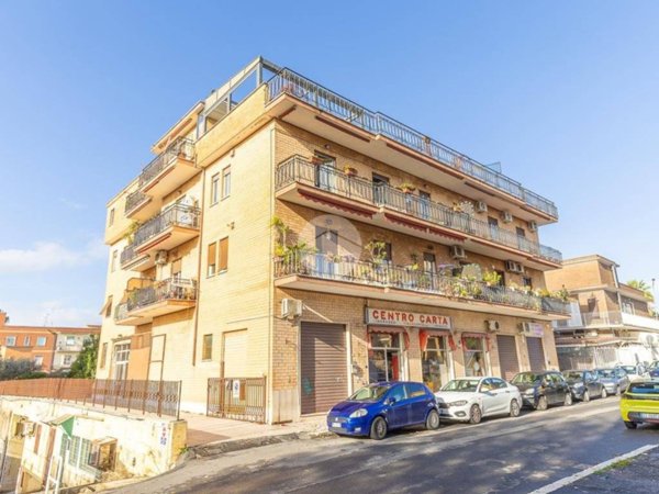 negozio in vendita a Tivoli in zona Villa Adriana