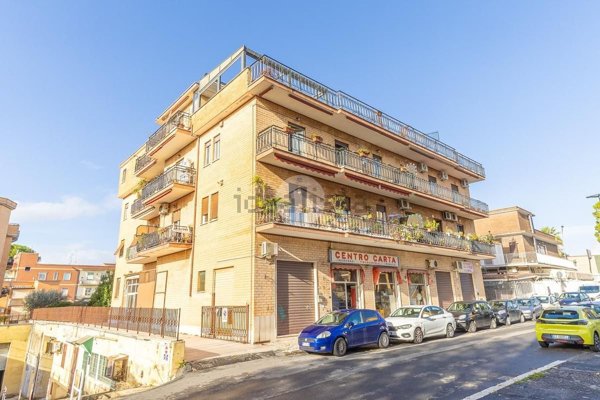 locale commerciale in vendita a Tivoli