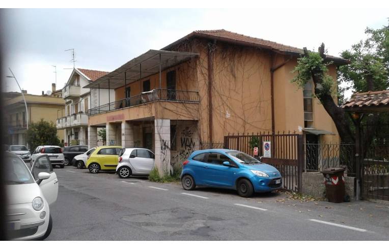 casa indipendente in vendita a Tivoli in zona Campolimpido