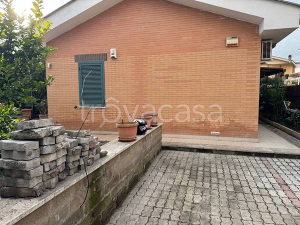 casa indipendente in vendita a Tivoli in zona Terme