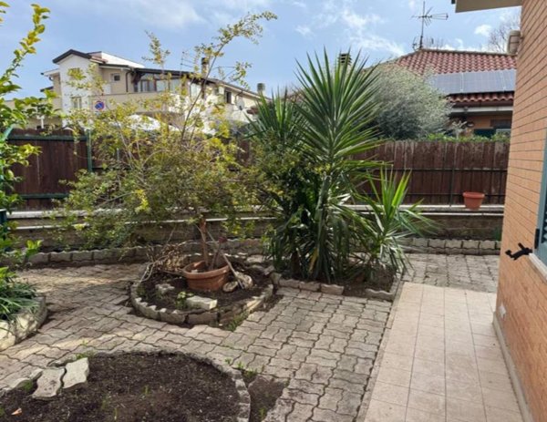 casa indipendente in vendita a Tivoli in zona Terme