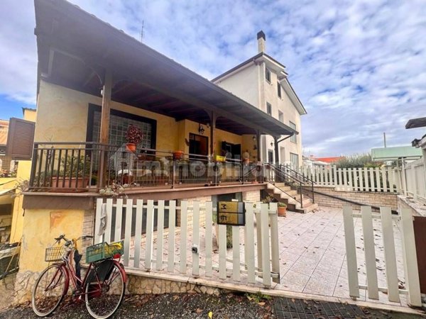 casa indipendente in vendita a Tivoli