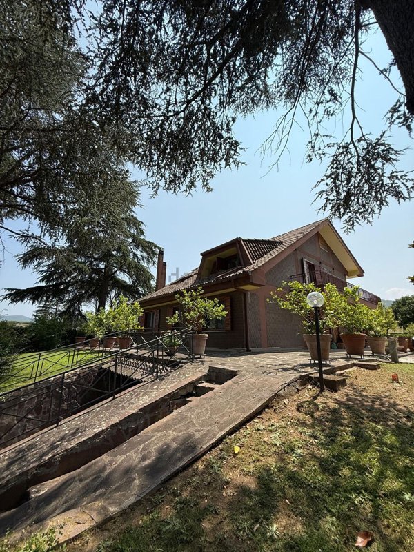 casa indipendente in vendita a Tivoli