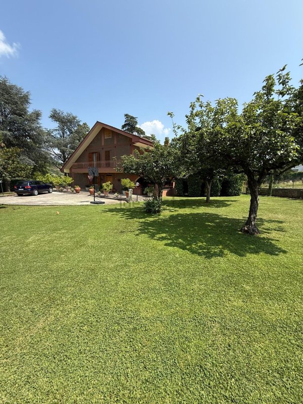 casa indipendente in vendita a Tivoli