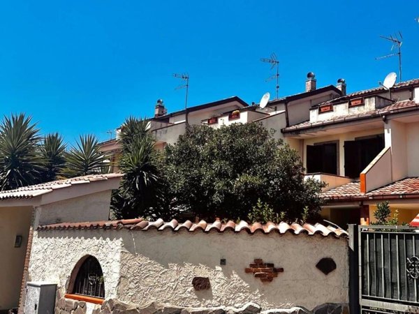 casa indipendente in vendita a Tivoli in zona Terme