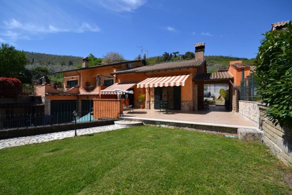 casa indipendente in vendita a Tivoli