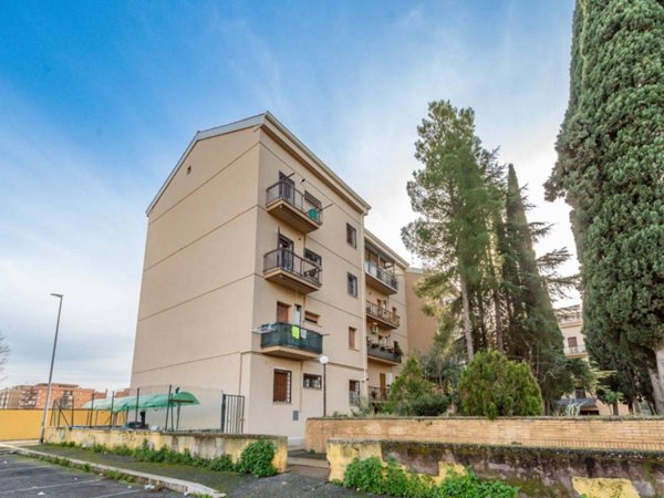 appartamento in vendita a Tivoli in zona Terme