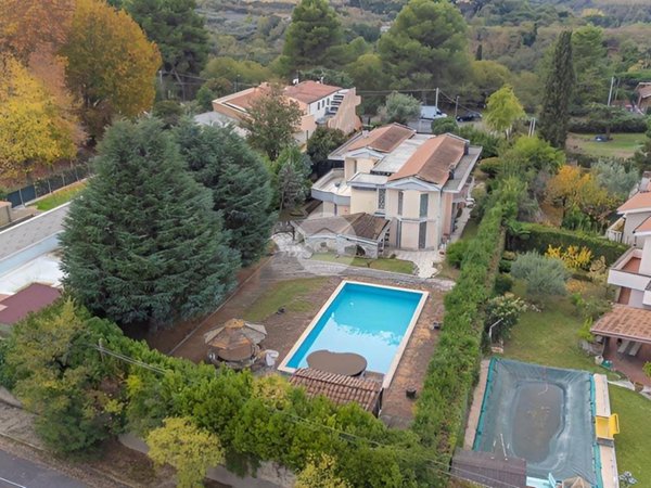 casa indipendente in vendita a Tivoli in zona Villa Adriana
