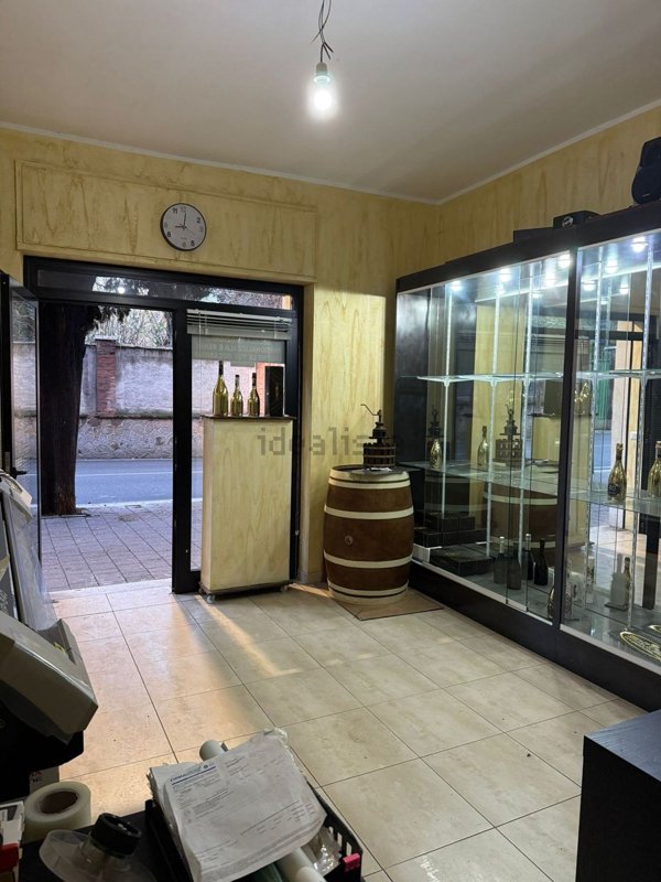 locale commerciale in vendita a Tivoli