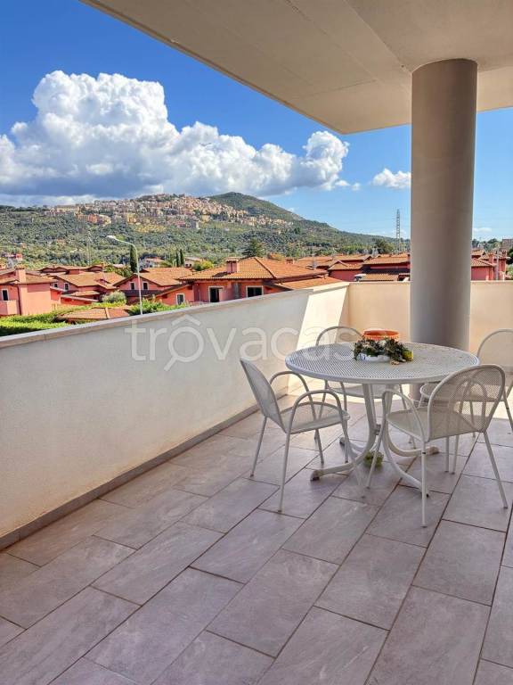 appartamento in vendita a Tivoli in zona Campolimpido