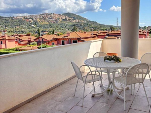 appartamento in vendita a Tivoli in zona Campolimpido