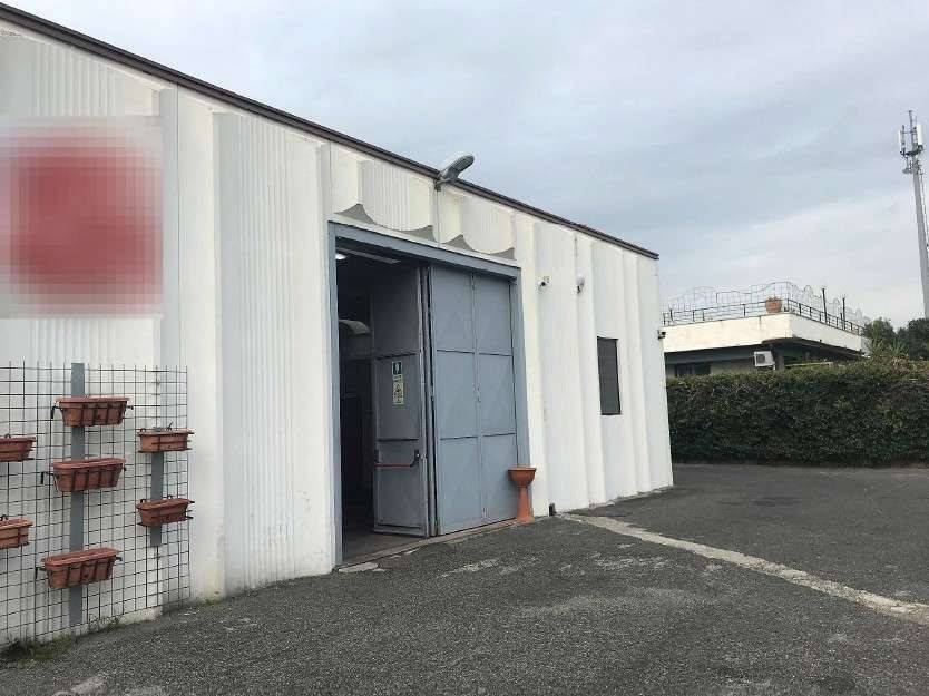 locale commerciale in vendita a Tivoli in zona Villaggio Adriano