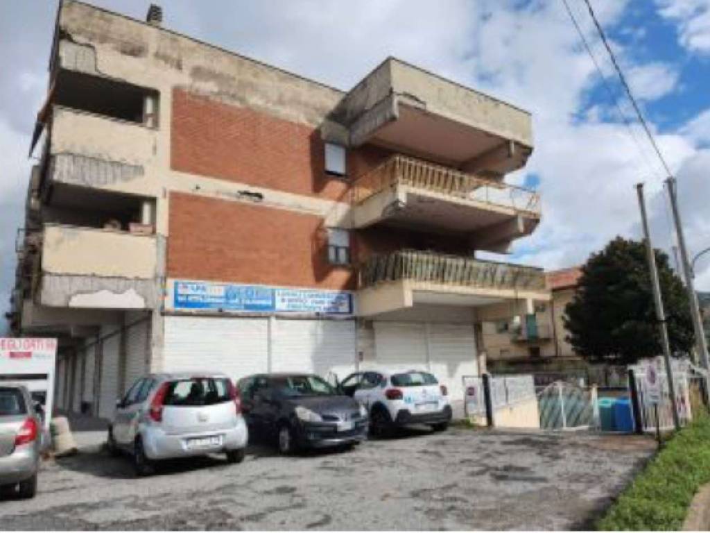 negozio in vendita a Tivoli