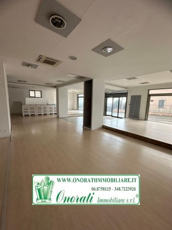 locale commerciale in vendita a Tivoli