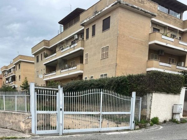 casa indipendente in vendita a Tivoli in zona Villa Adriana