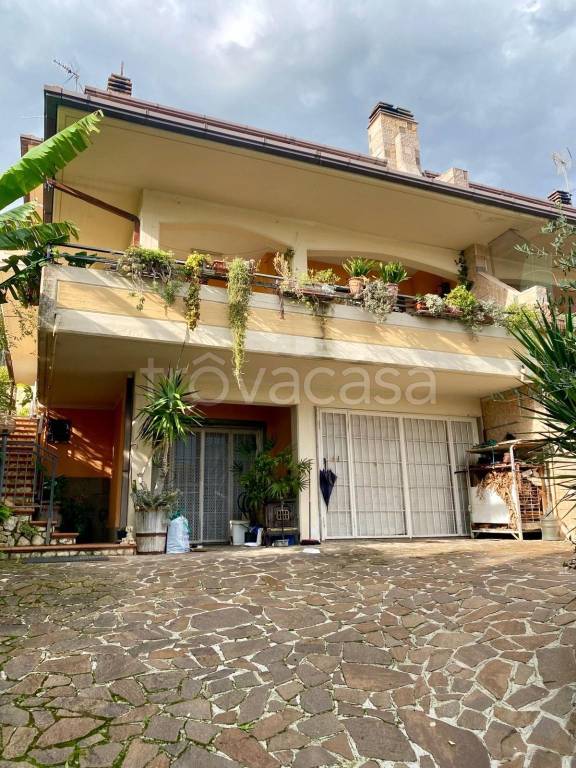 casa indipendente in vendita a Tivoli