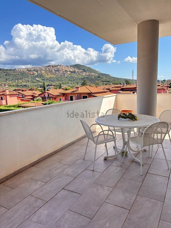 appartamento in vendita a Tivoli in zona Campolimpido