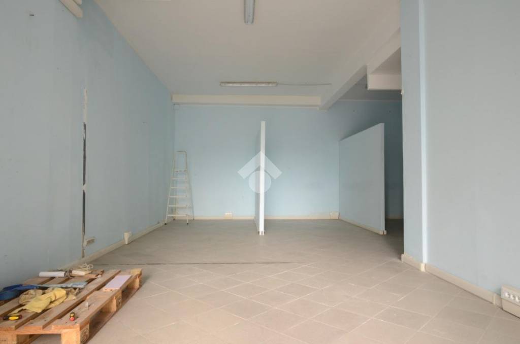 negozio in vendita a Tivoli in zona Villa Adriana