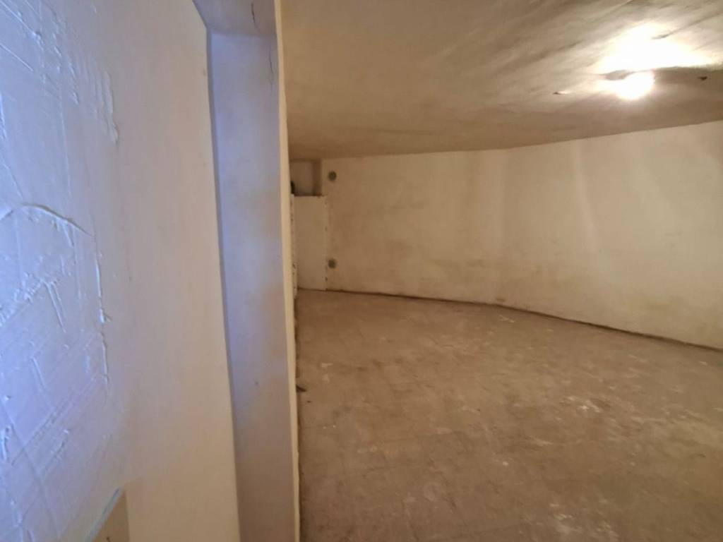 locale commerciale in vendita a Tivoli