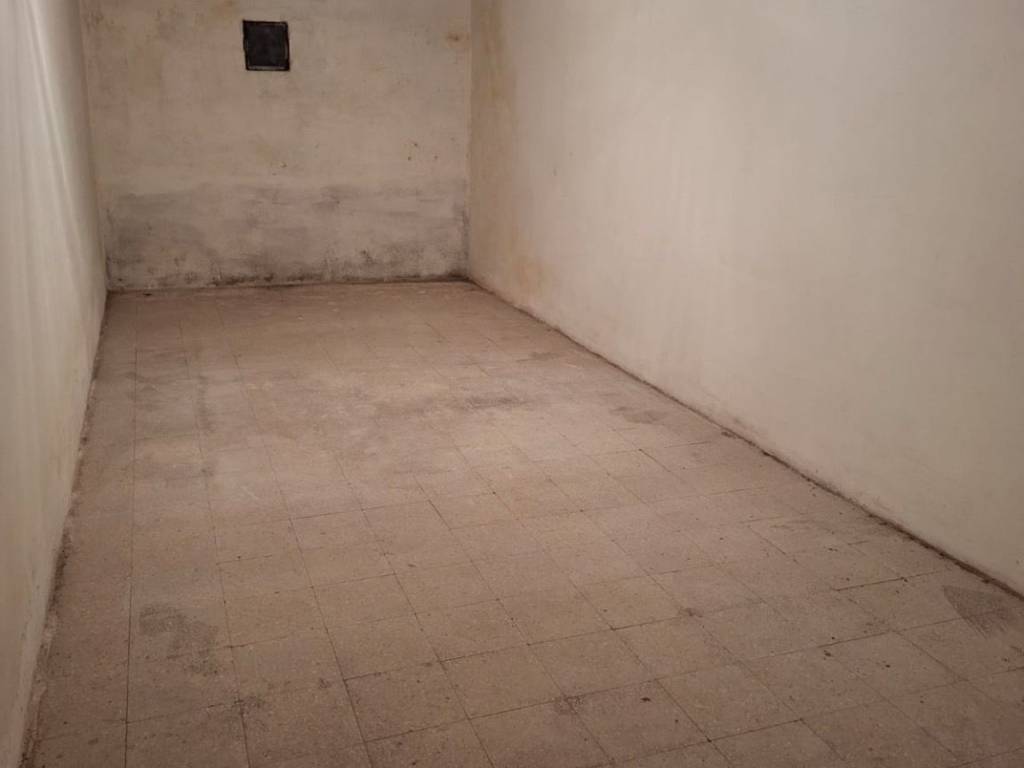 locale commerciale in vendita a Tivoli