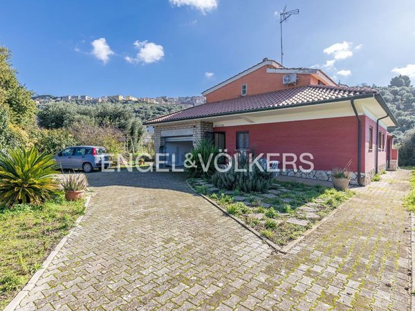 casa indipendente in vendita a Tivoli in zona Villaggio Adriano