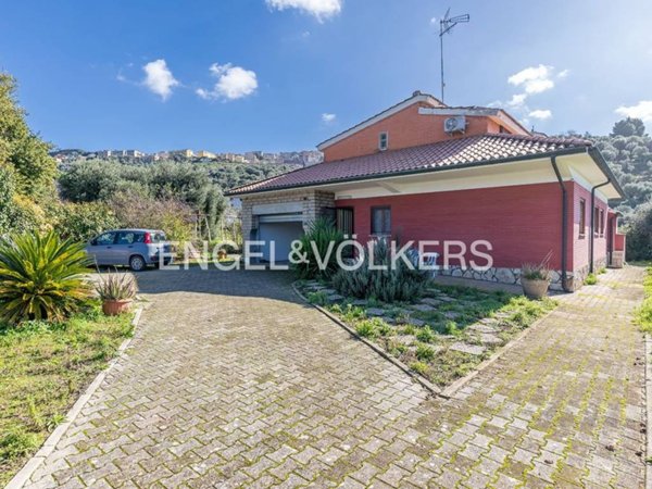 casa indipendente in vendita a Tivoli