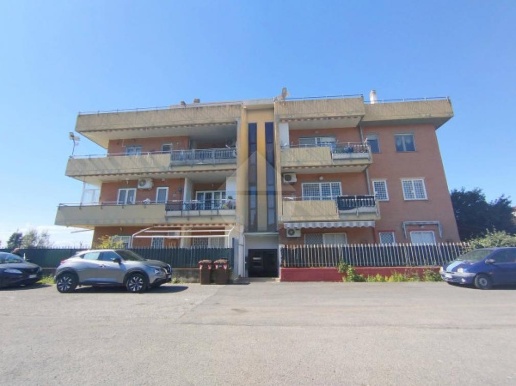 appartamento in vendita a Tivoli in zona Campolimpido