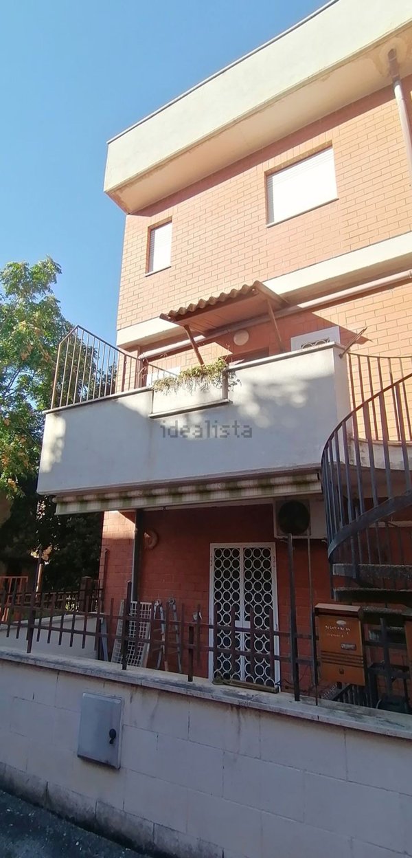 appartamento in vendita a Tivoli in zona Villa Adriana