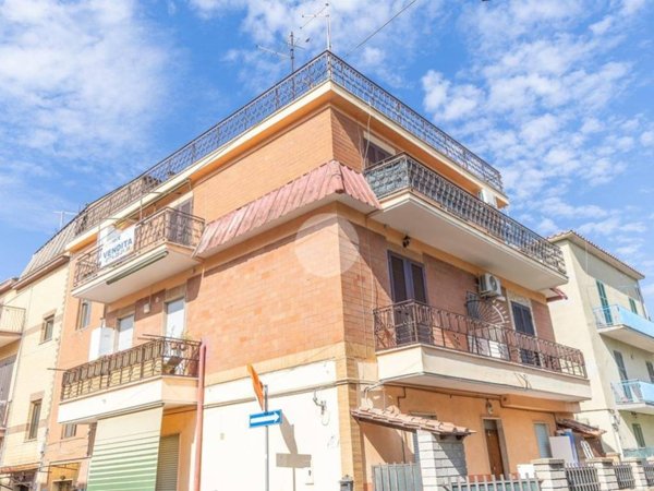 appartamento in vendita a Tivoli in zona Villa Adriana