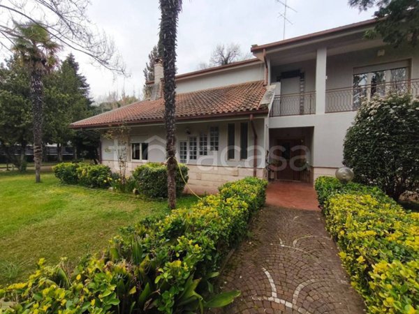 casa indipendente in vendita a Tivoli in zona Villaggio Adriano