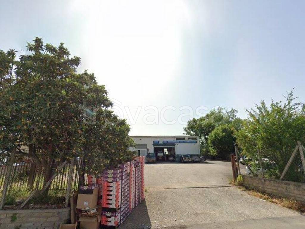 locale commerciale in vendita a Tivoli