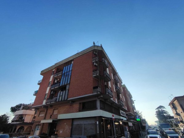 appartamento in vendita a Tivoli in zona Terme