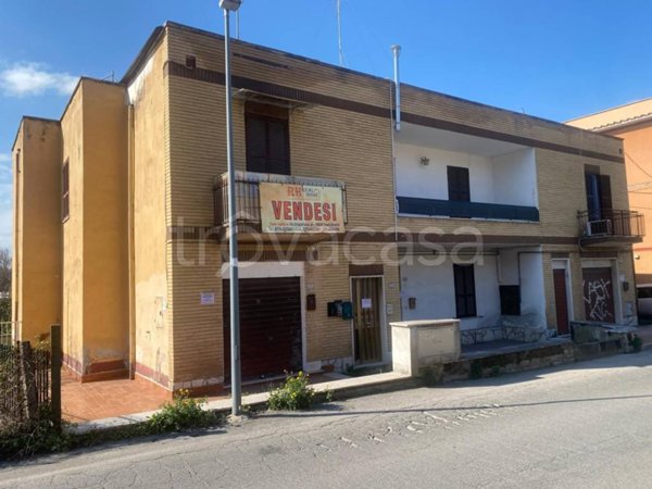 appartamento in vendita a Tivoli in zona Villa Adriana