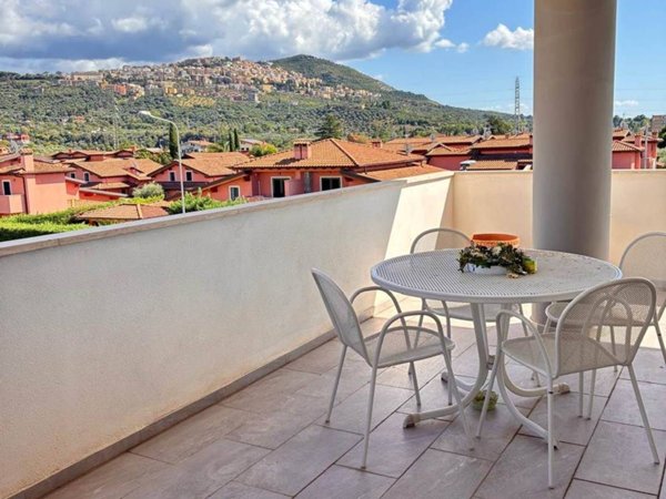 appartamento in vendita a Tivoli in zona Campolimpido