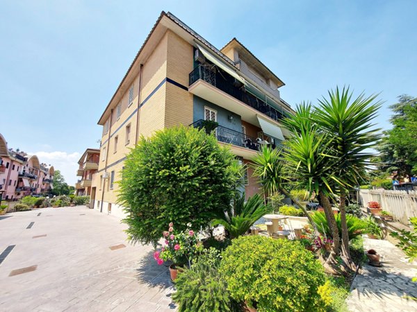 appartamento in vendita a Tivoli in zona Campolimpido