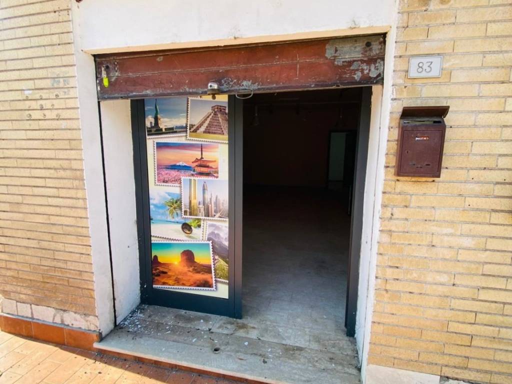 negozio in vendita a Tivoli in zona Villa Adriana