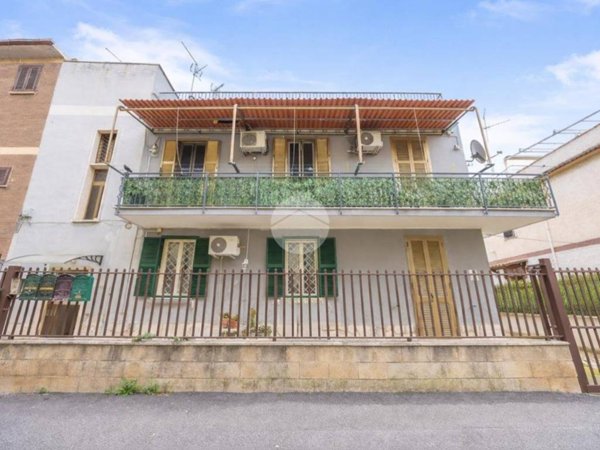 appartamento in vendita a Tivoli in zona Villaggio Adriano