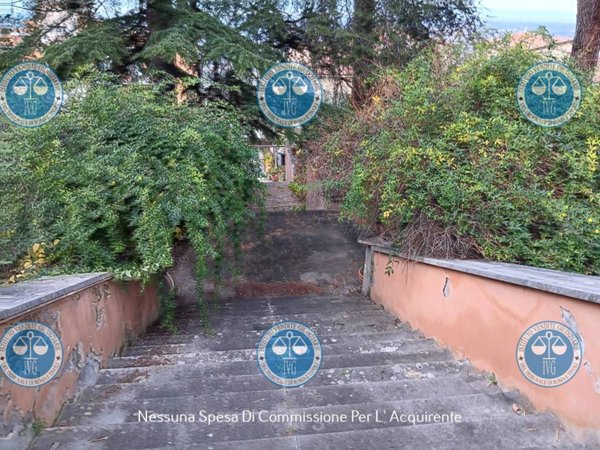 locale commerciale in vendita a Tivoli