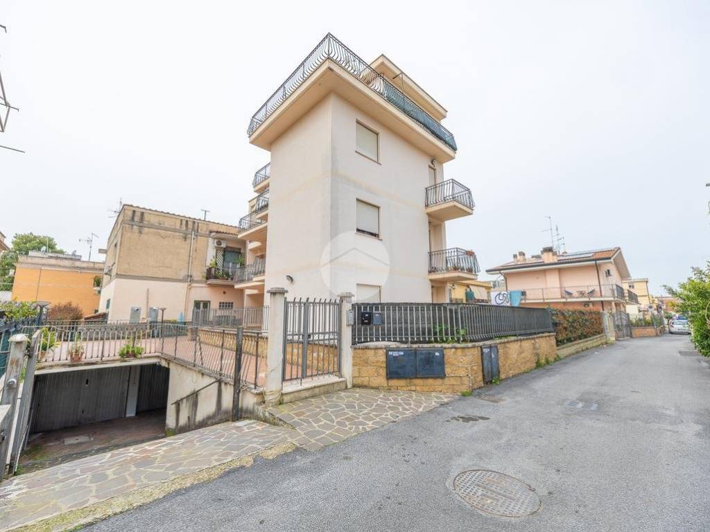 casa indipendente in vendita a Tivoli in zona Villa Adriana