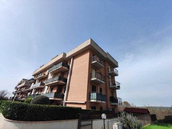 appartamento in vendita a Tivoli in zona Campolimpido