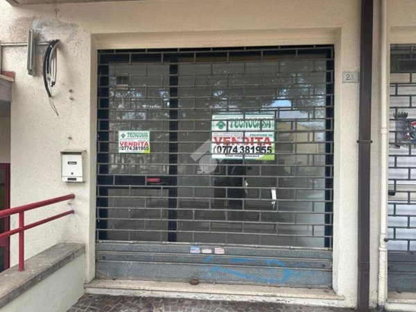 negozio in vendita a Tivoli in zona Villa Adriana