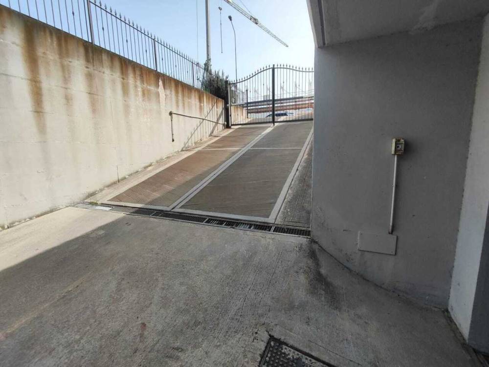 locale di sgombero in vendita a Tivoli in zona Campolimpido