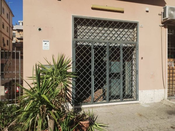 negozio in vendita a Tivoli in zona Terme